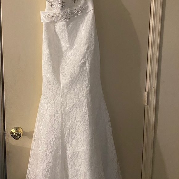 Wedding dress - Picture 4 of 5